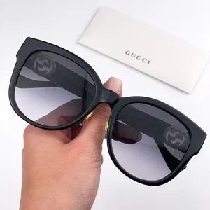 Gucci | Accessories | Guccigg28sk006 Sunglasses Black Grey  display picture 2